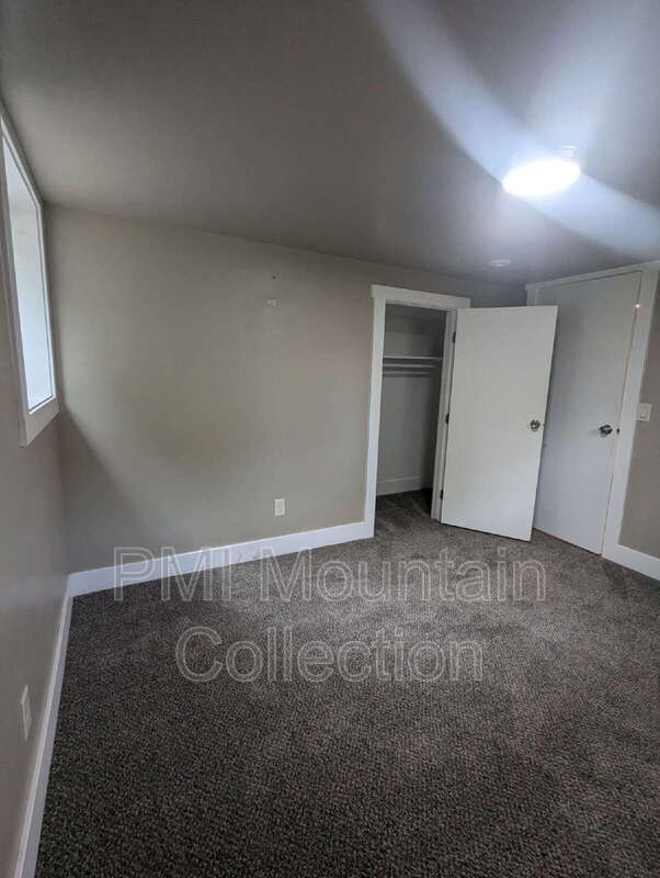 Building Photo - 249 S 400 E
