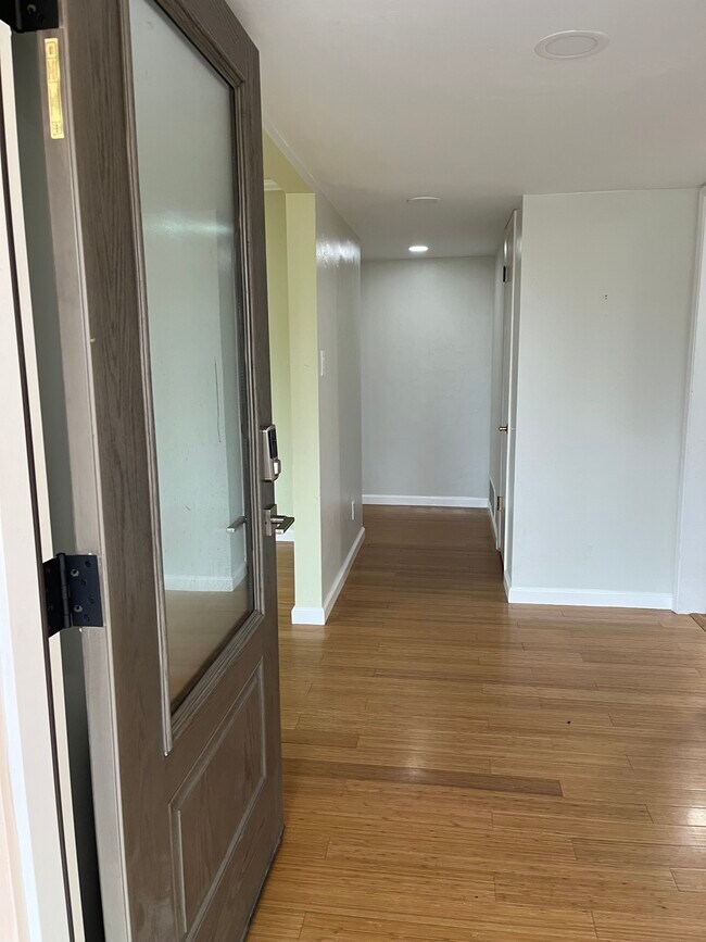 Building Photo - 5273 Montecito Dr