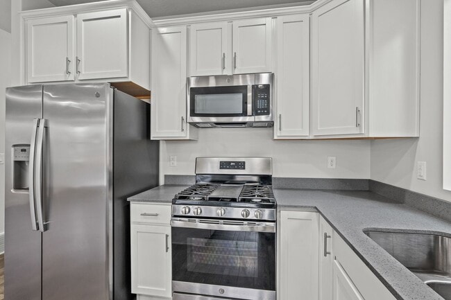 Building Photo - Beautiful 5 Bed / 3 Bath Single-Family Home in Lindon