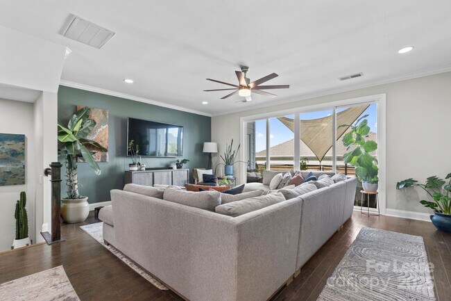 Building Photo - 2613 Statesville Ave