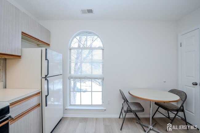 Building Photo - 32 Tanglewood Ct