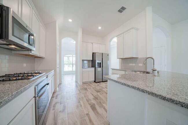 Building Photo - Welcome home to you new 3 bed 2 bath locat...