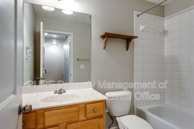 Building Photo - 553 Rosedale Ave