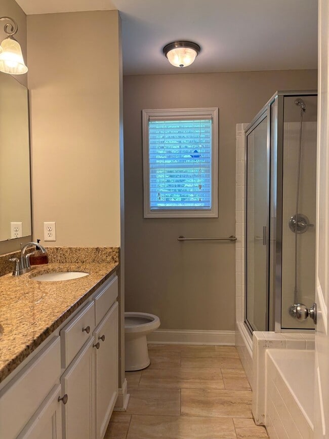 Building Photo - 531 Waterlily Dr