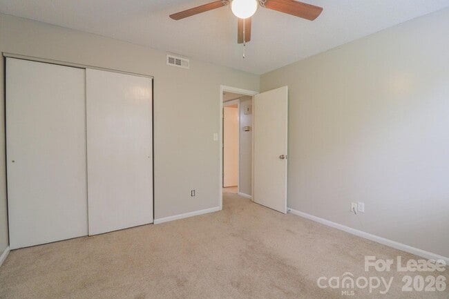 Building Photo - 1645 Cedarview Ct