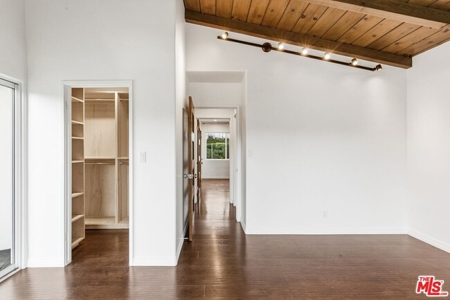 Building Photo - 3476 Troy Dr