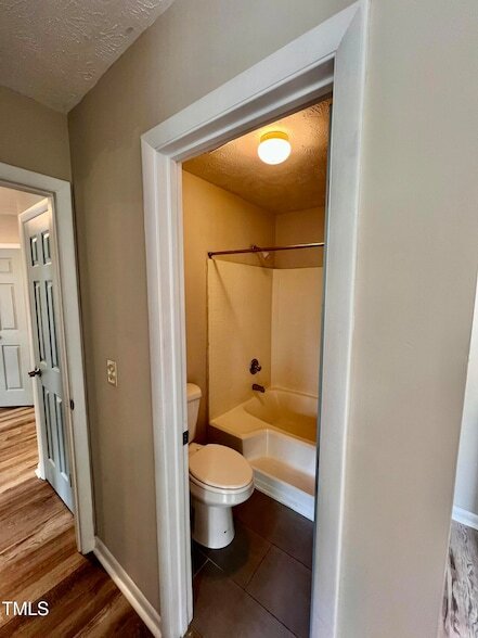 Building Photo - 1006 Wood Creek Dr