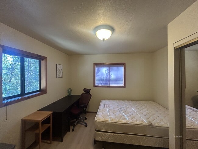 Building Photo - Solar 3 Bd/ 2 Ba. Single-Family Home Rental