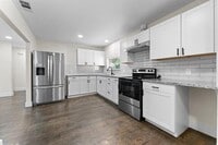 Building Photo - 3806 Castle Hills Dr