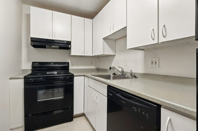 Building Photo - 18 Kenmar Dr