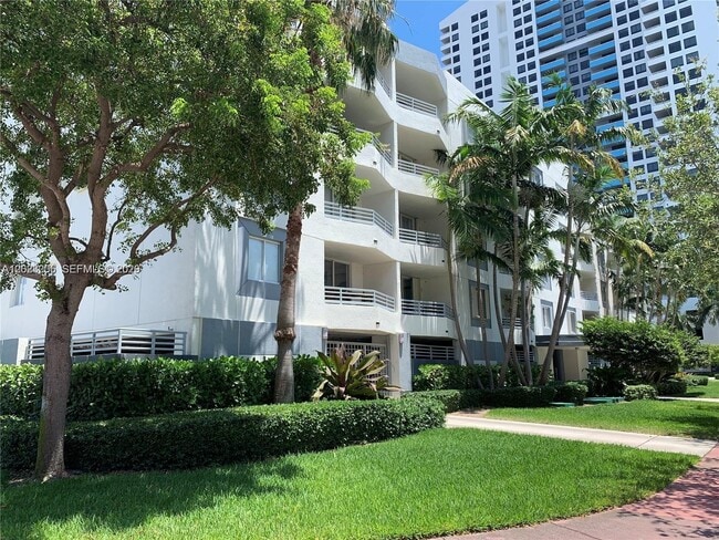 Building Photo - 1401 Bay Rd