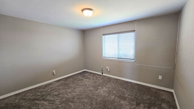 Building Photo - 11101 Willmore Dr