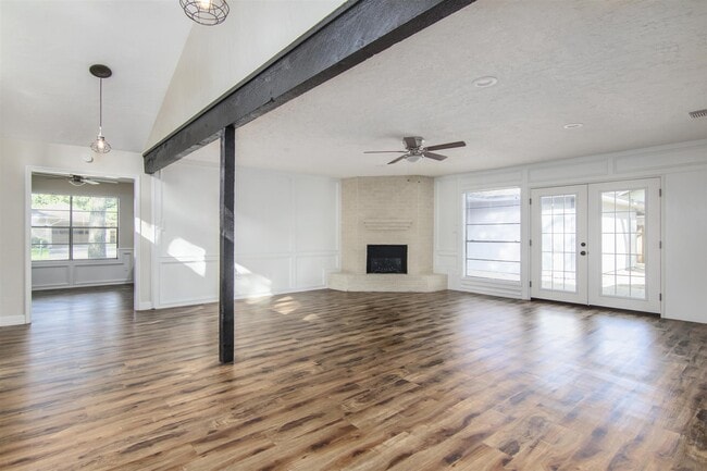 Building Photo - 2716 Pinecone Ln