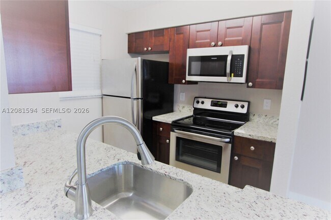 Building Photo - 2880 N Oakland Forest Dr