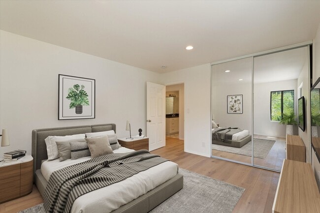 Building Photo - Renovated Single Family Home in Prime Wood...