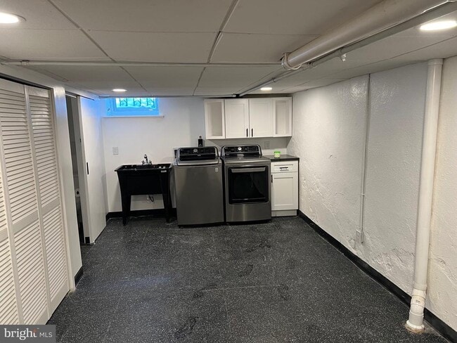 Building Photo - 136 Davis St