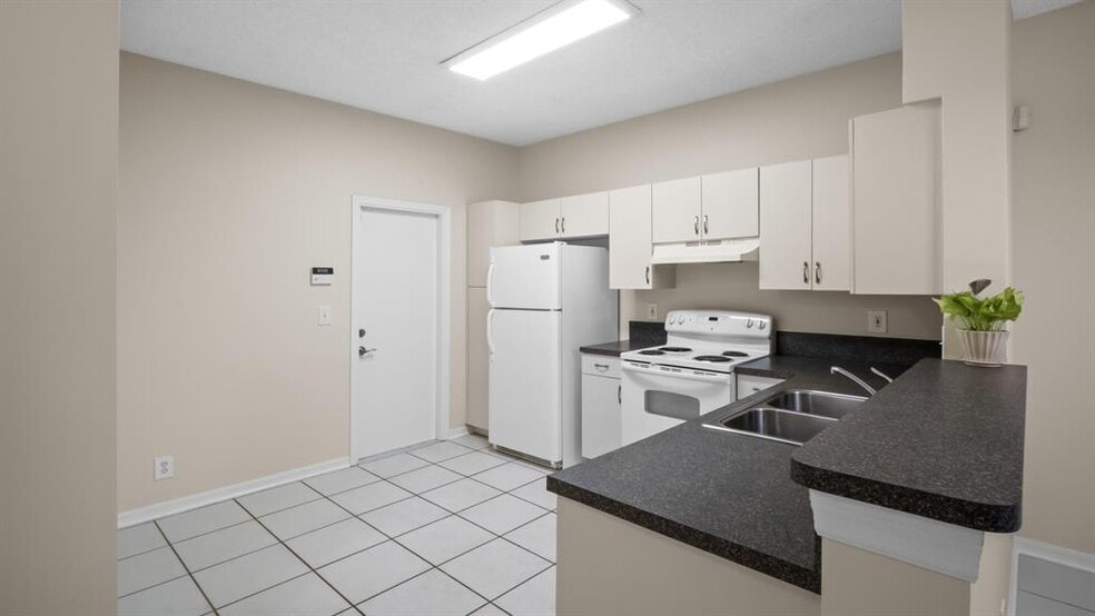 Building Photo - 3636 San Simeon Cir
