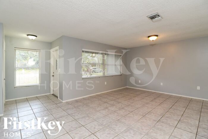 Building Photo - 627 St Andrews Dr