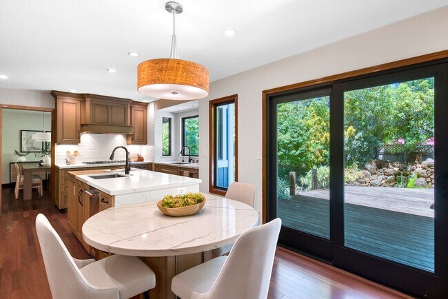 Building Photo - 8 Racquet Ct