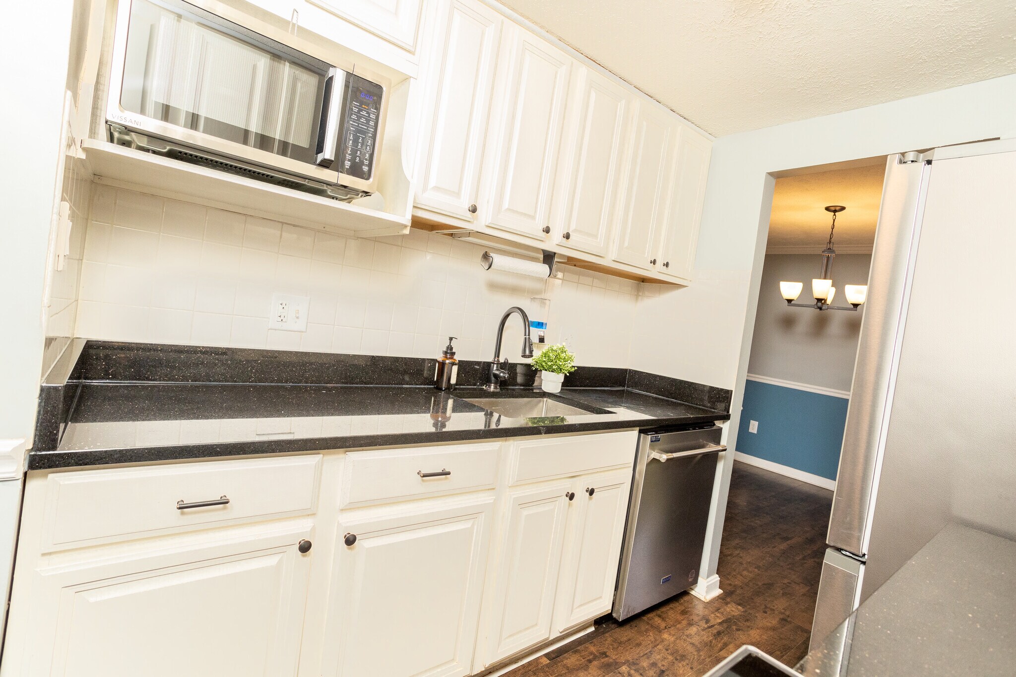 Kitchen - 16003 Fairway Dr