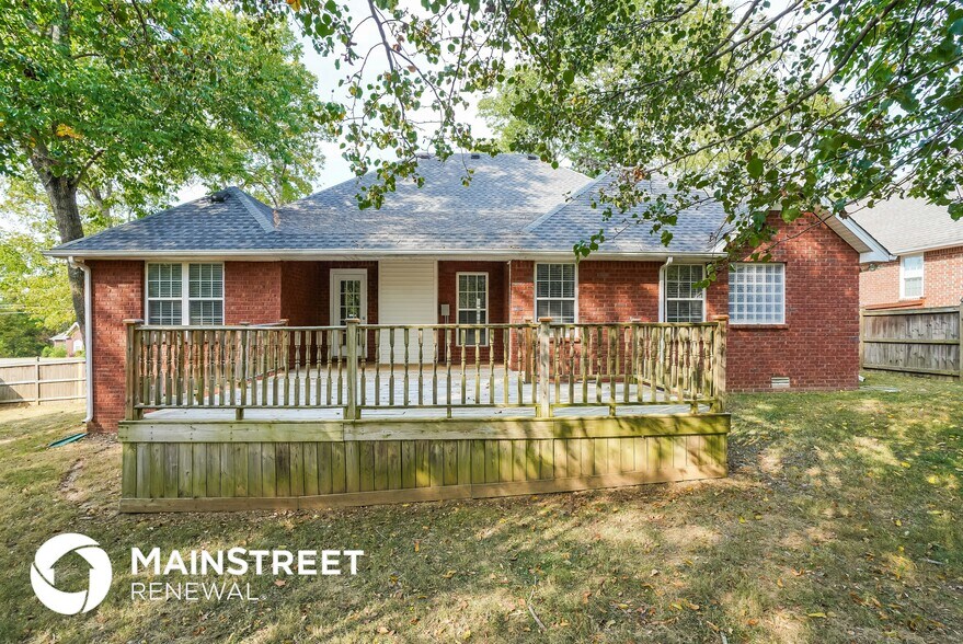 Building Photo - 604 Woodland Hills Dr