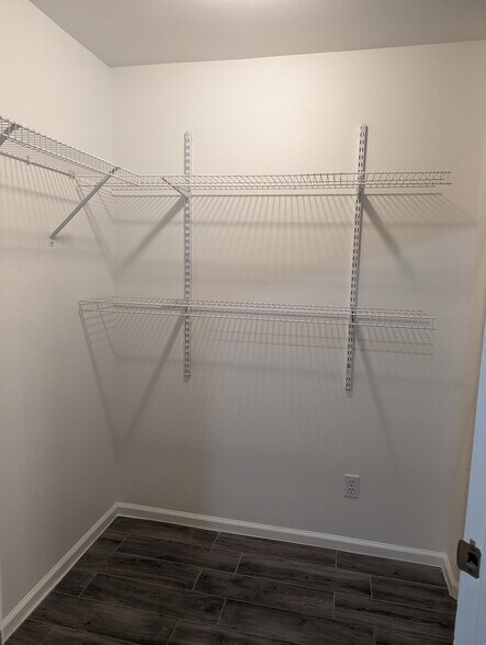 Building Photo - 9464 W Hinsdale Pl