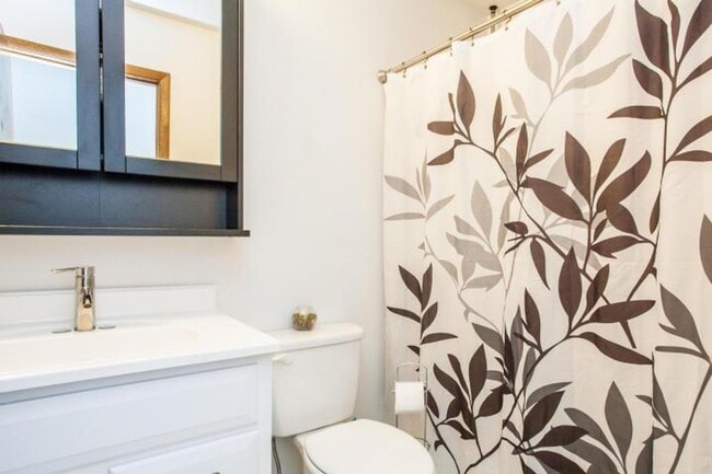 Building Photo - 3-Bedroom 1.5-Bathroom North Ames Townhome