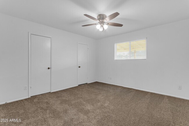 Building Photo - 517 E Hermosa Dr