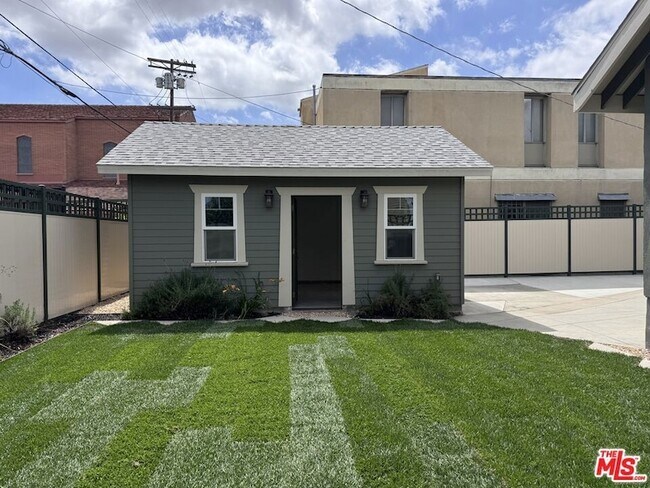 Building Photo - 2180 W 31st St
