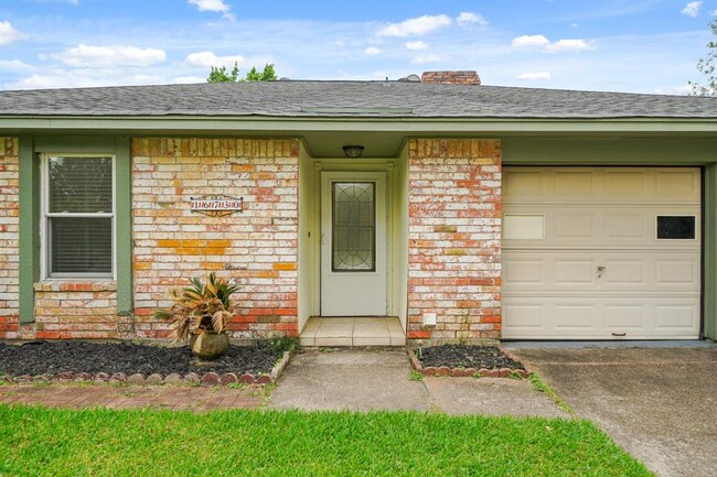 Building Photo - 16730 David Glen Dr