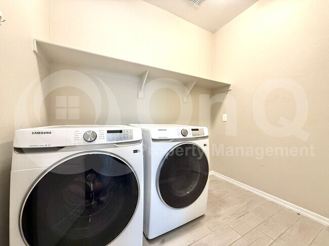 Building Photo - 5542 N 107th Ln