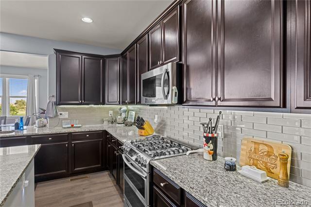 Building Photo - 15411 Village Cir E