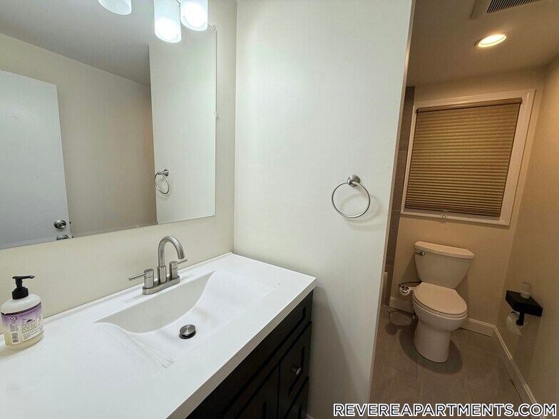 Building Photo - 48 Hauman St