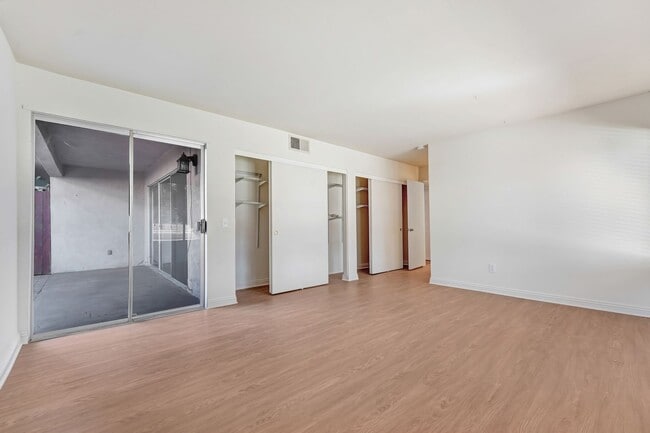 Building Photo - Parkwood Condo for Lease in Pasadena
