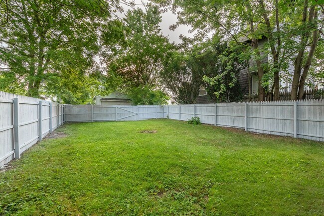 Building Photo - 705 Smith Ave SW