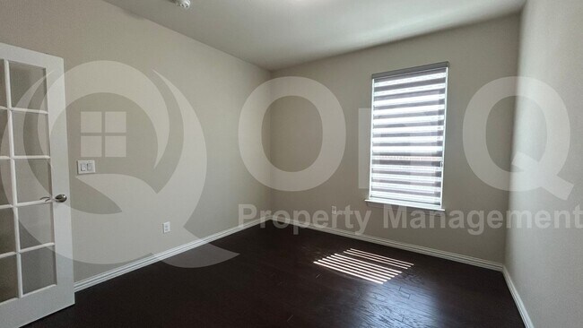 Building Photo - 2221 Candler Club Way