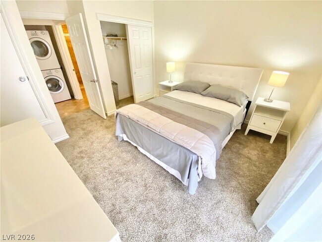 Building Photo - 39 E Agate Ave