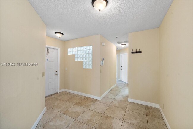 Building Photo - 2707 Pinewood Ct