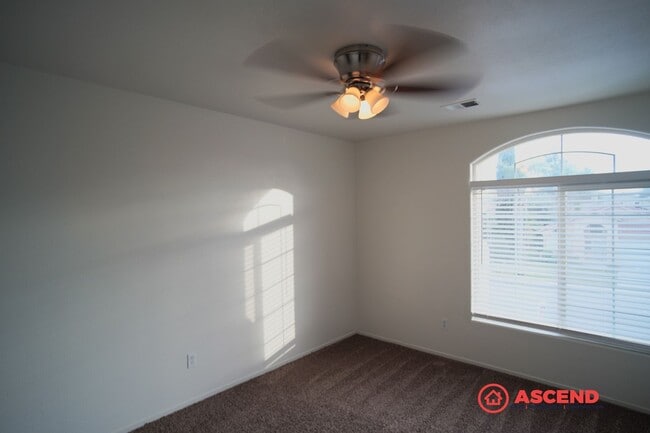 Building Photo - Move-in Ready 2 Story Home in Desirable Neighborhood!