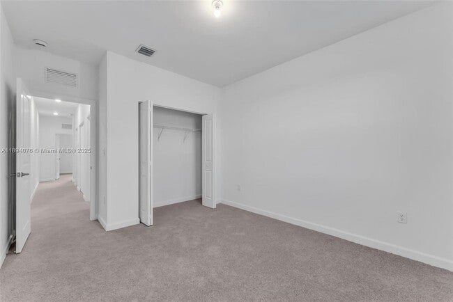 Building Photo - 2522 SE 27th Dr