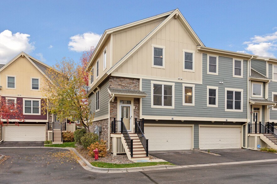 Primary Photo - 10749 Falling Water Ln