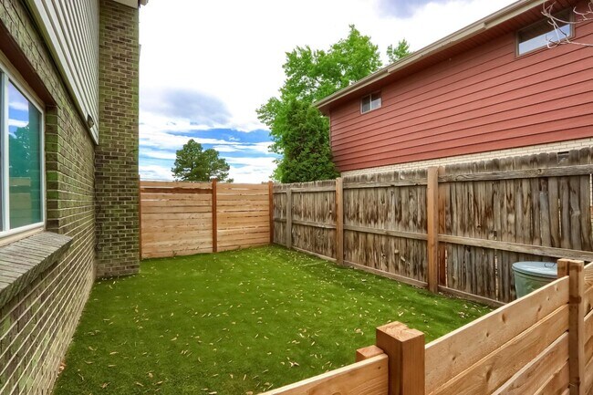 Building Photo - 4 BED 3 BATH HOUSE NEAR CREAK PARK!!!