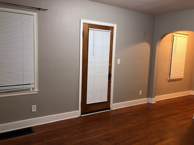 Building Photo - 215 Melrose Ct