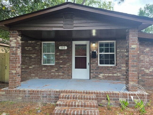 Building Photo - Move-in ready NOW!