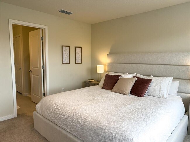 Building Photo - 5640 Pineland Run