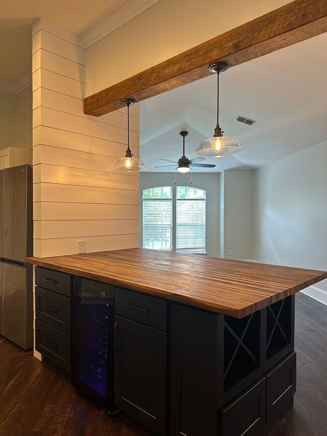 Building Photo - Gorgeous 3 Bedroom 2 Bath home in Piney Z ...