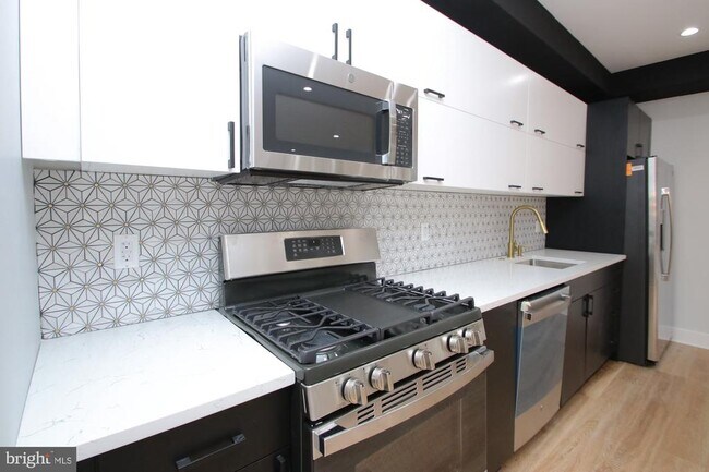 Building Photo - 810 N Uber St