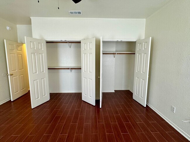 Building Photo - 205 Janelle Dr