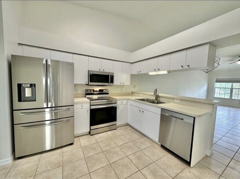 Building Photo - 25735 Lake Amelia Way