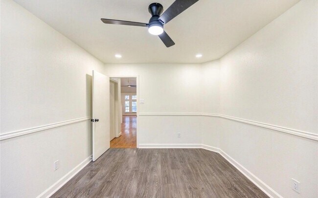 Building Photo - 16830 Scenic Gardens Dr